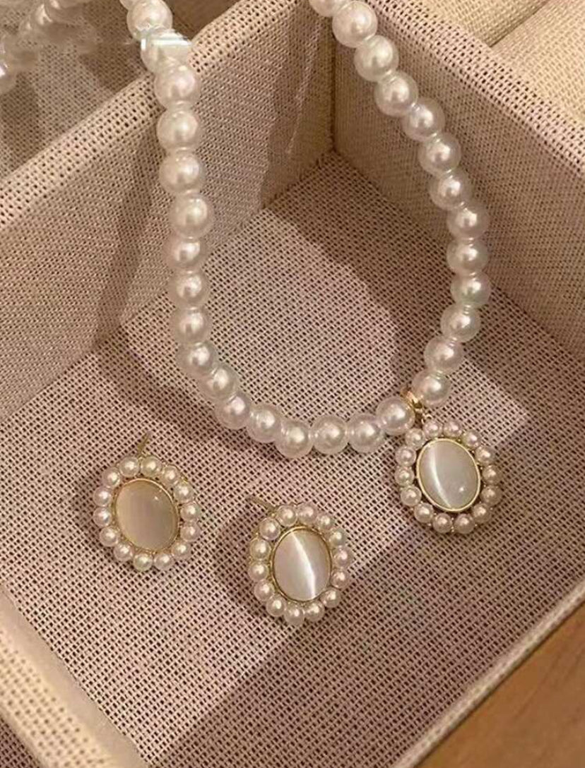 Price For A Set Of 3 Pieces Of Faux Pearl Fashionable Jewelry, Including Earrings And A Necklace. Suitable For Wedding, Brides, Daily Wear And Mother Day Gift. The Set Includes A Necklace And Ear Studs.