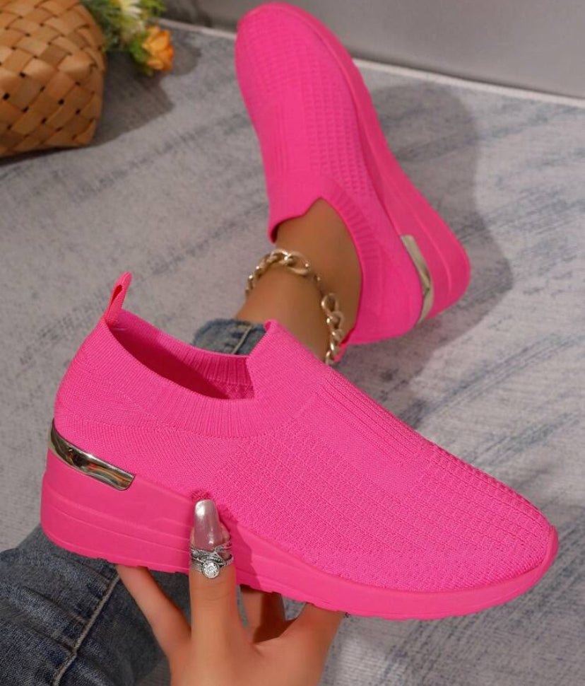 New Round Toe Slip-On Casual Shoes, Lightweight Breathable Mesh Fabric, Versatile Stylish Design, Suitable For Outdoor & City Wear, Women