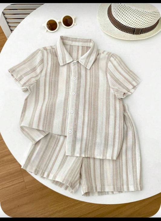 SHEIN Young Boys' Casual College Style Beige Short Sleeve Polo Shirts And Elastic Waist Print Fabric Shorts Set, Suitable For Home, Outing, School, Travel, Summer Young Boys 2 Pieces Young Boys Clothing 4t